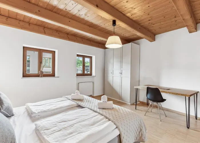 Casa Primavera - Stadtvilla Mitten In Apartmán